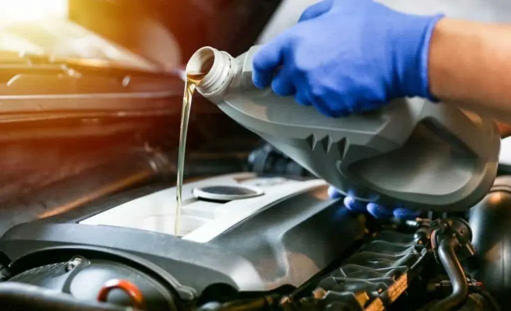 تغيير-زيت-المحرك-04-1024x683.jpg