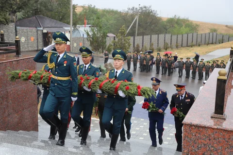в Ата-Бейите почтили паямть погибших военнослужащих (16).jpeg
