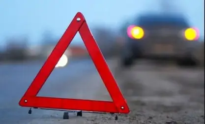 Айланма жолдо ала салган унаа.  Айдоочу тормозу иштебей калганын айтты