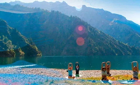 yoga-tour-sary-chel.2e16d0ba.format-webp.fill-1668x1014.webp