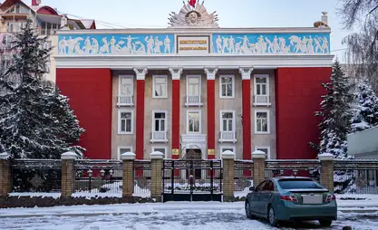 Конституциялык сотко Конституцияга расмий чечмелөө берүү жөнүндө президенттин сунуштамасы түштү